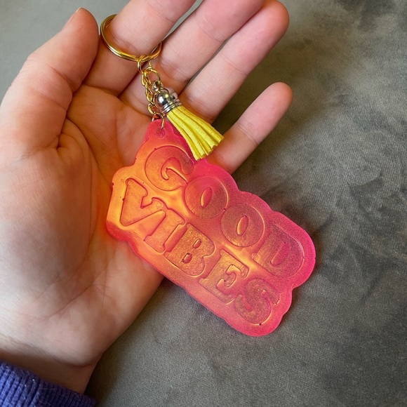 Handmade "Good Vibes" Keychain - Picture 2 of 6